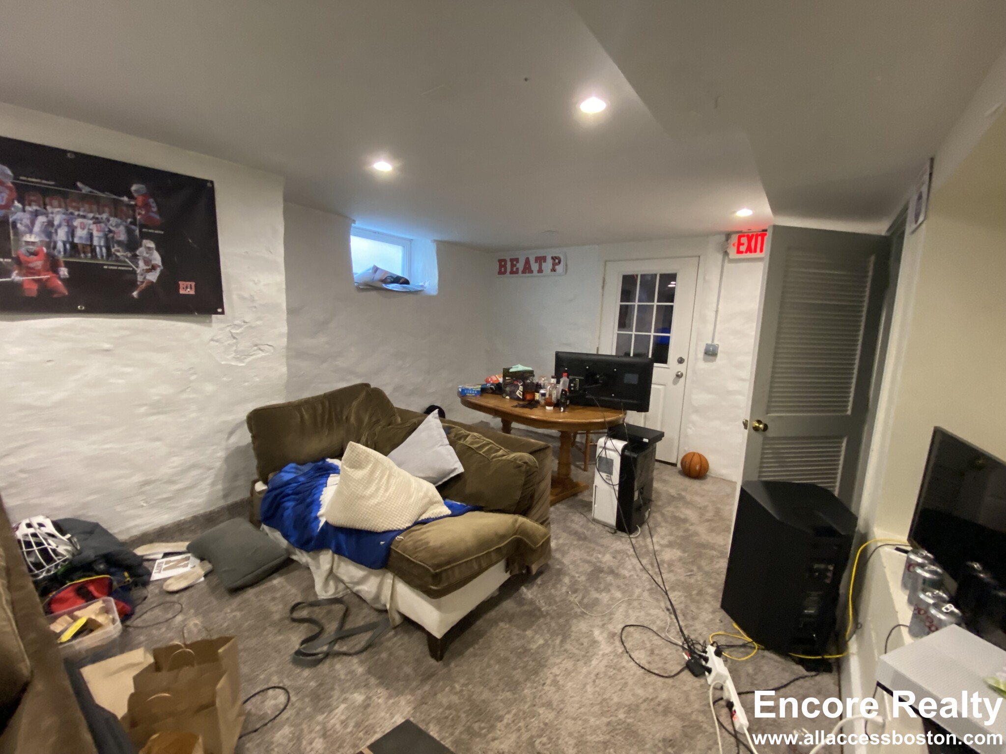 8 Sawyer Ter, Allston