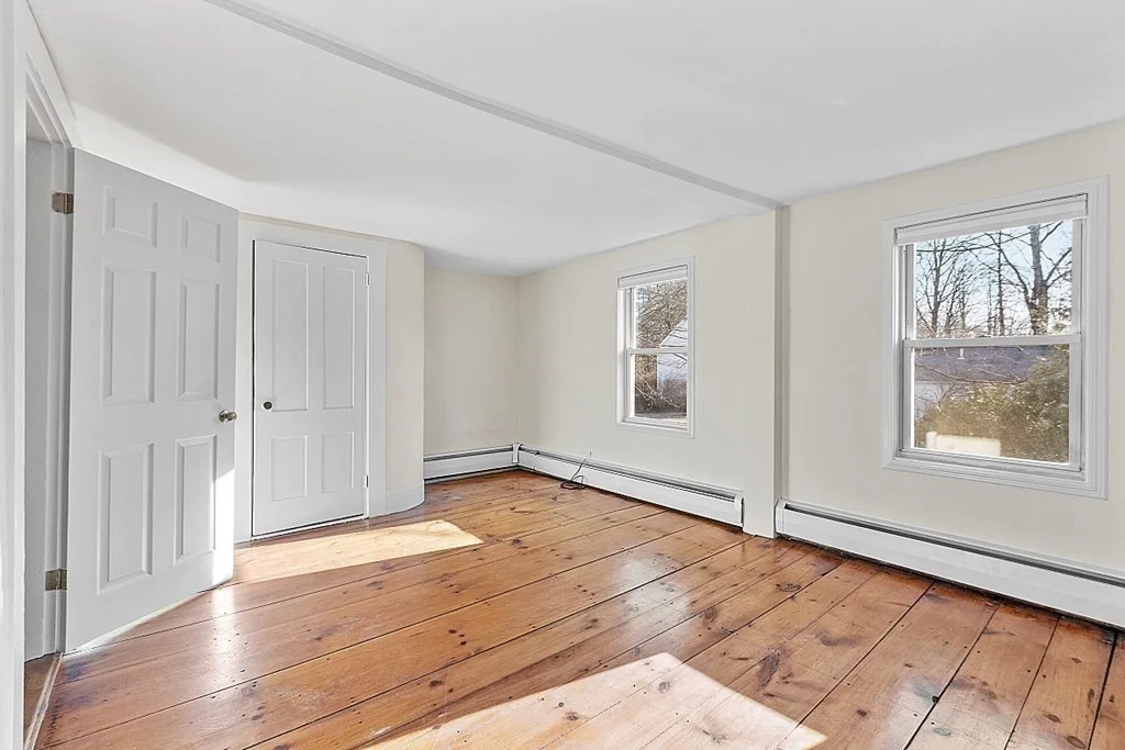 8 Main St, Pepperell
