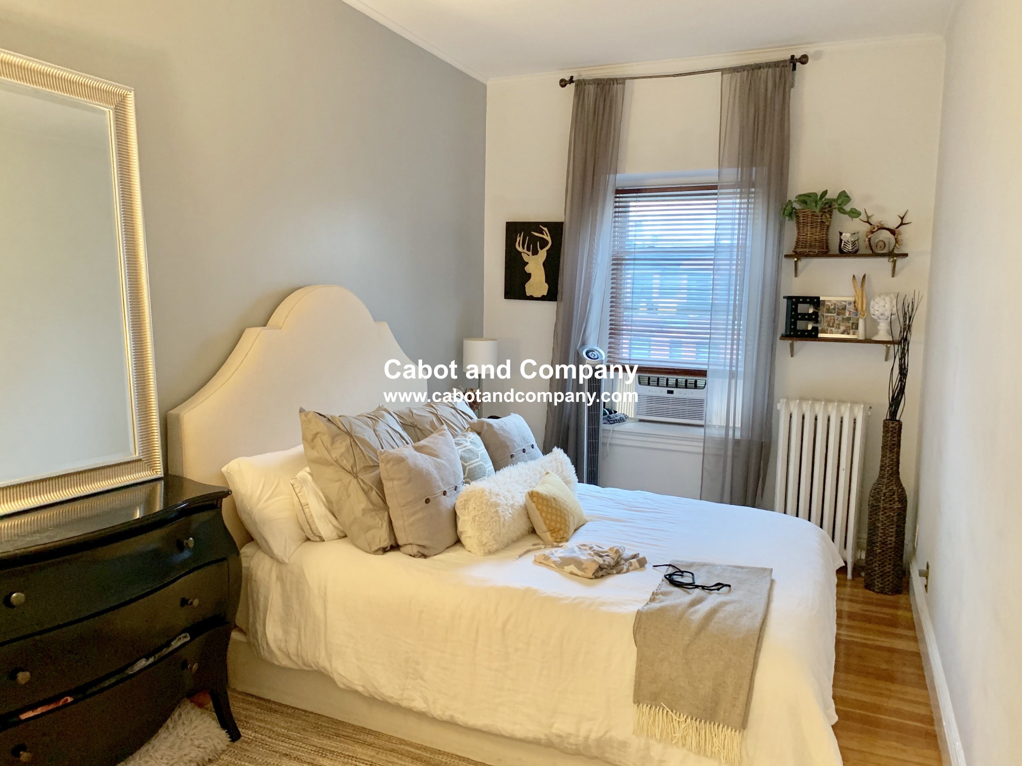 213 Newbury St, Back Bay