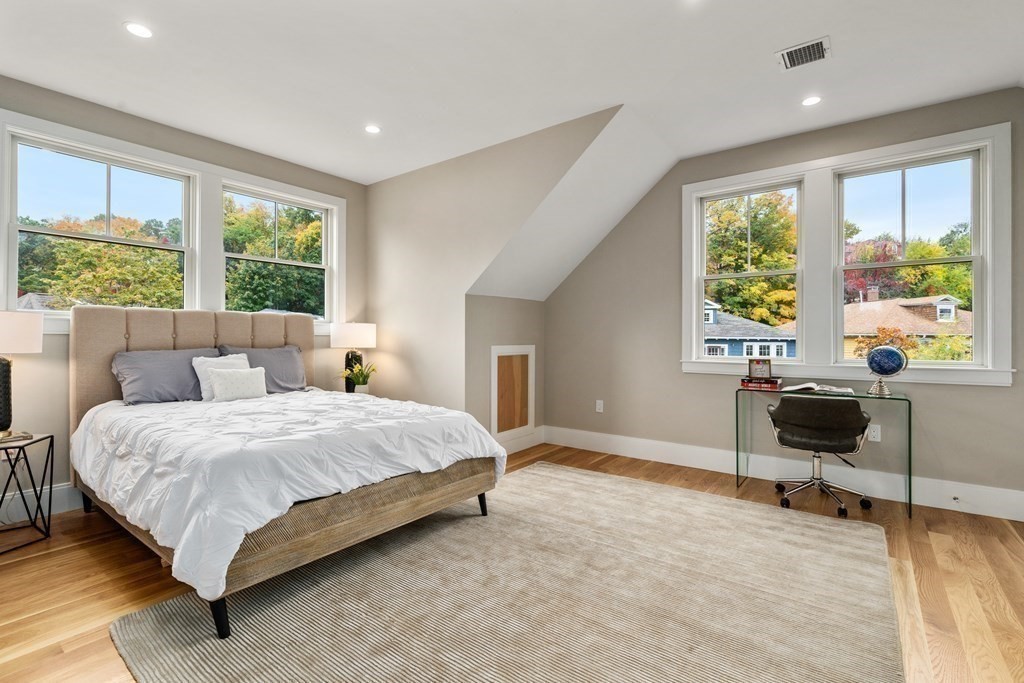 96 Verndale St, North Brookline