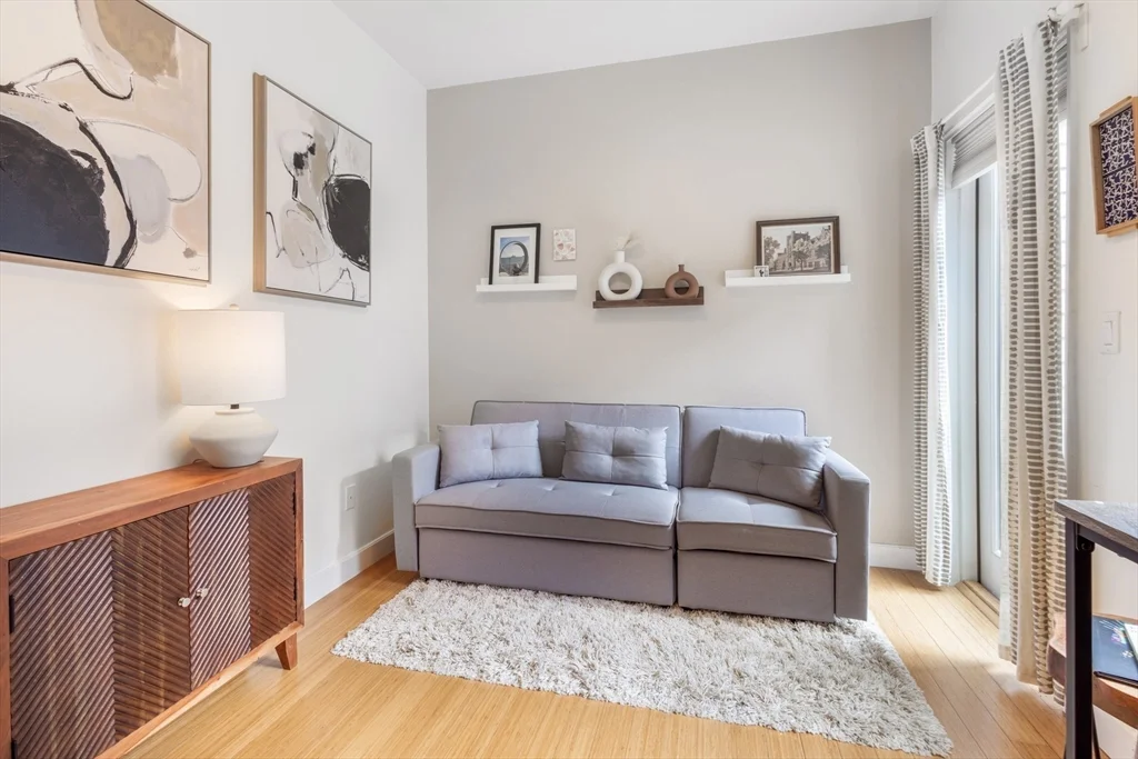 210 Bolton St, South Boston