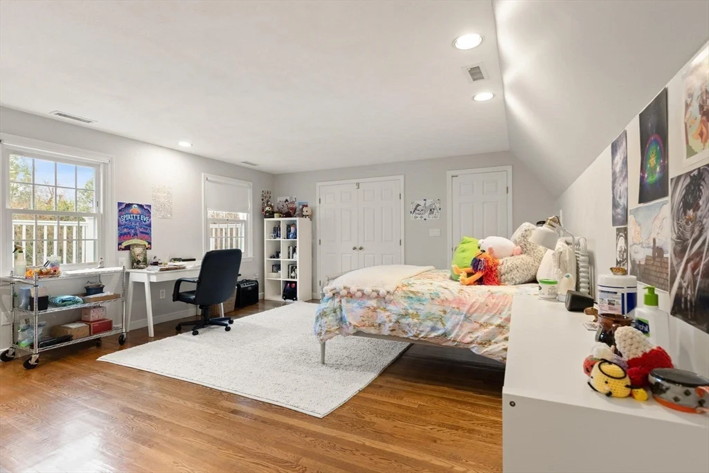 25 Saddle Club Rd, Lexington