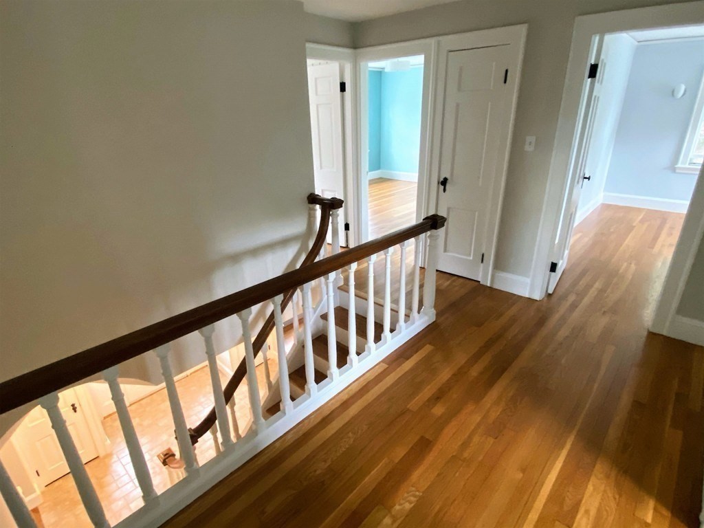 6 Surrey Rd, Newtonville