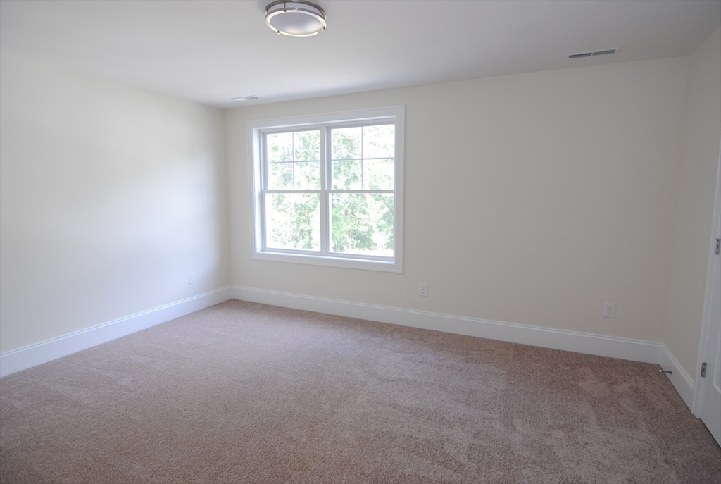 1 Scout Ln, Nashua