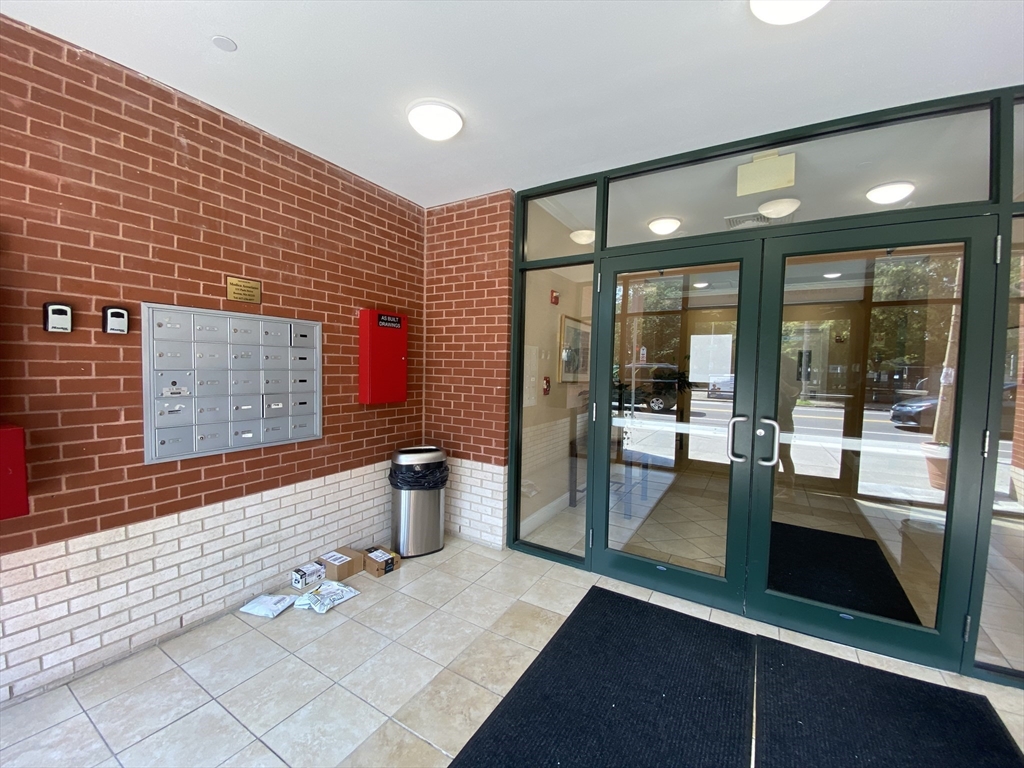 327 Centre St, Jamaica Plain