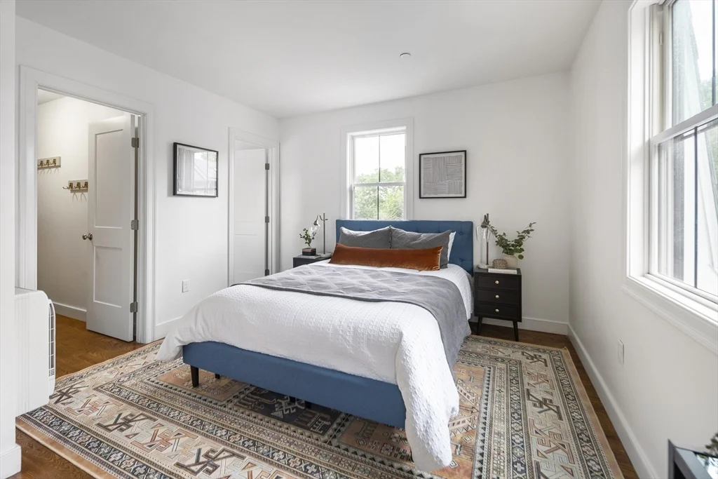 9 Cedar St, Roxbury