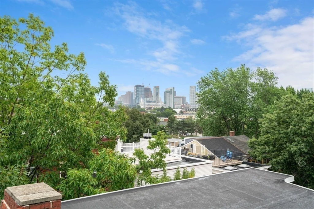 30 Oak St, Charlestown