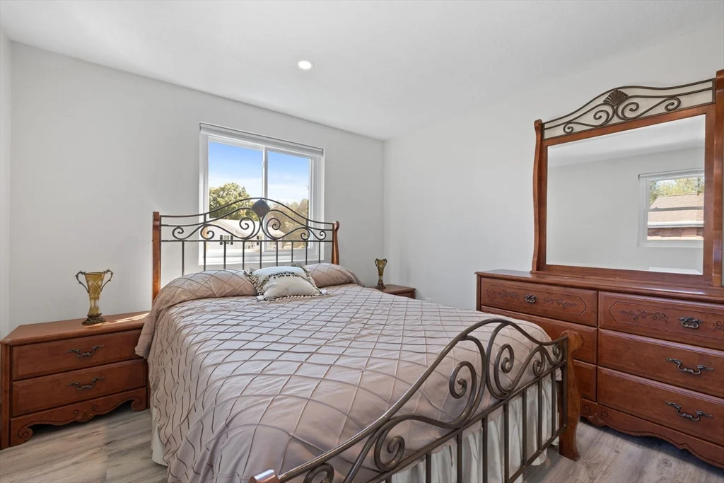 46 Juniper Dr, Saugus