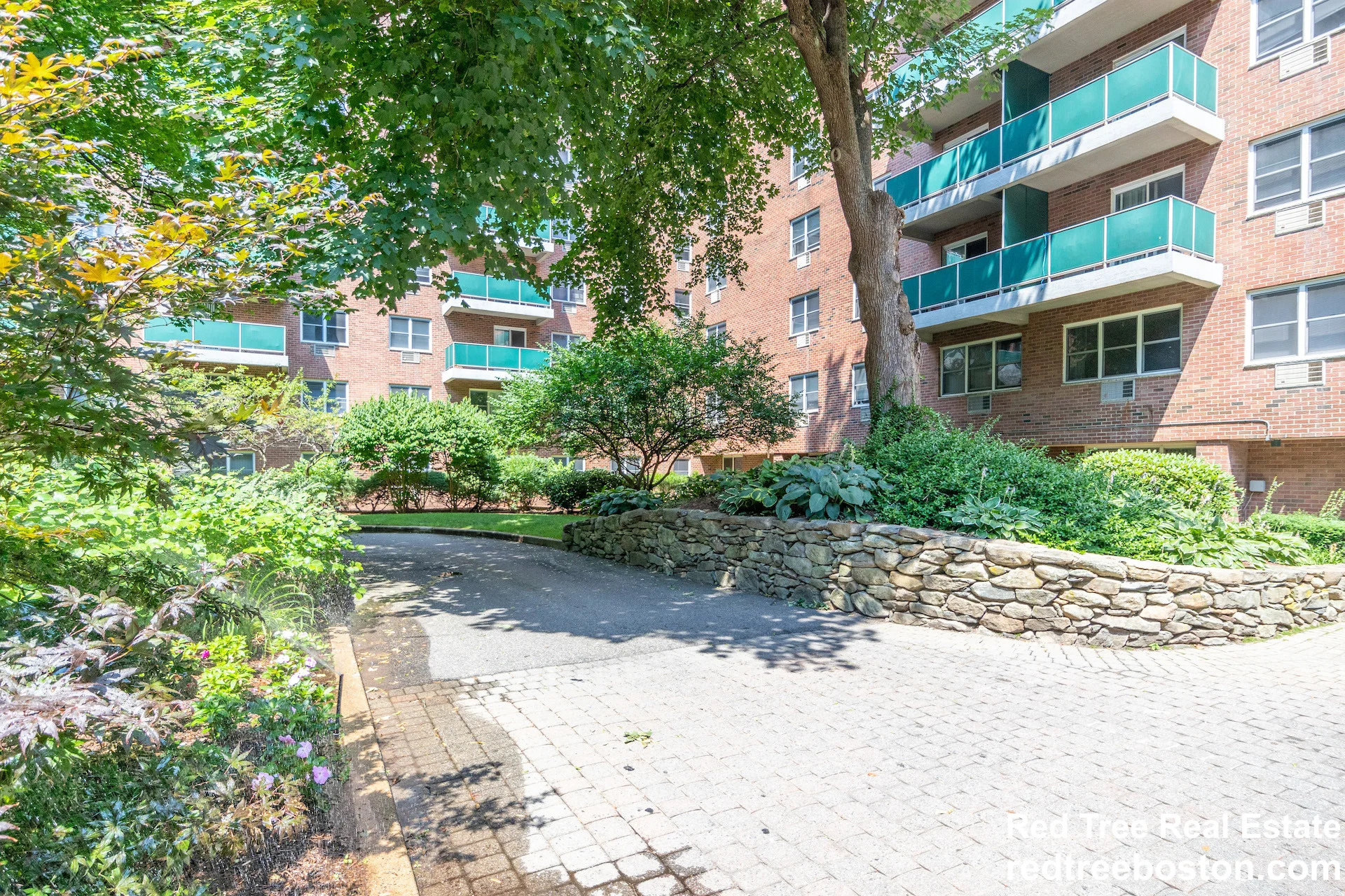 175 Freeman St, North Brookline