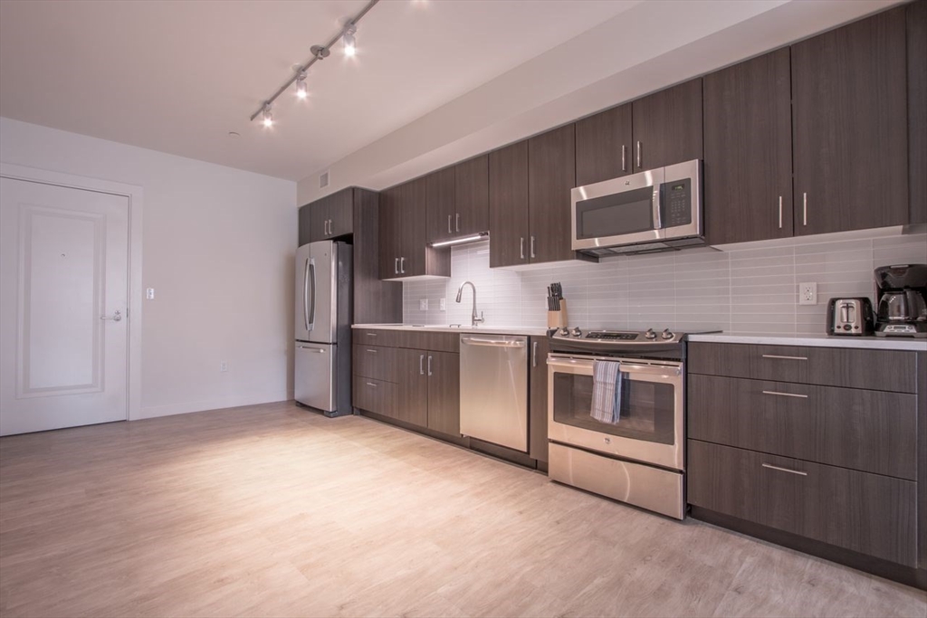 900 Beacon St, Fenway