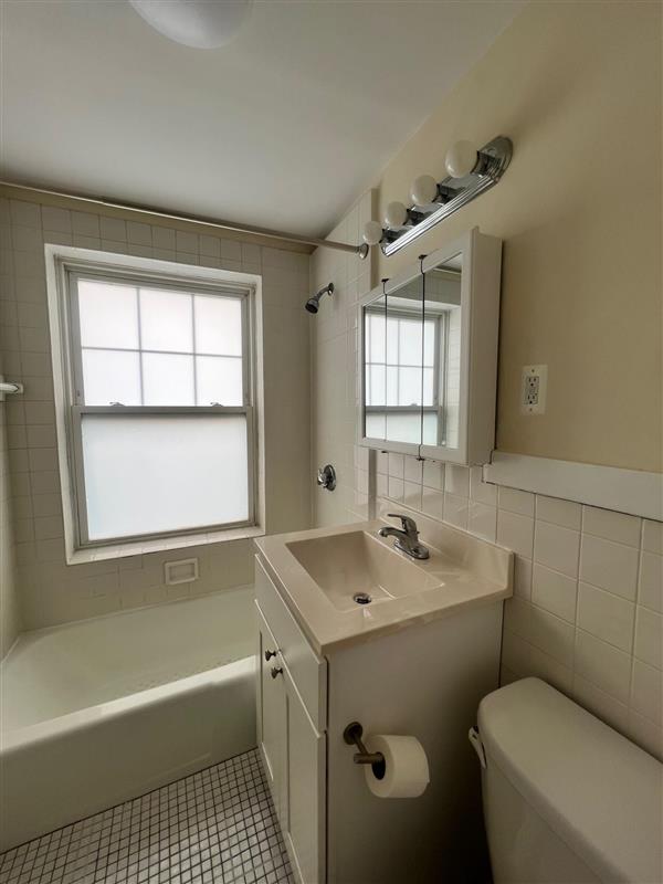 36 College Ave, Tufts