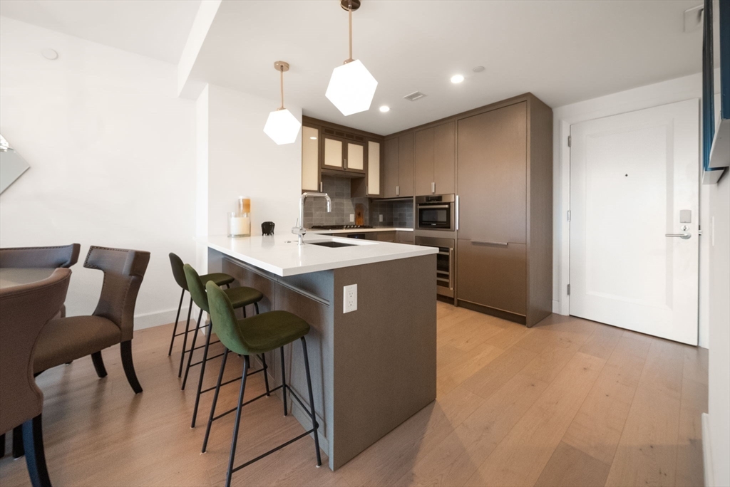 100 Lovejoy Wharf, Waterfront