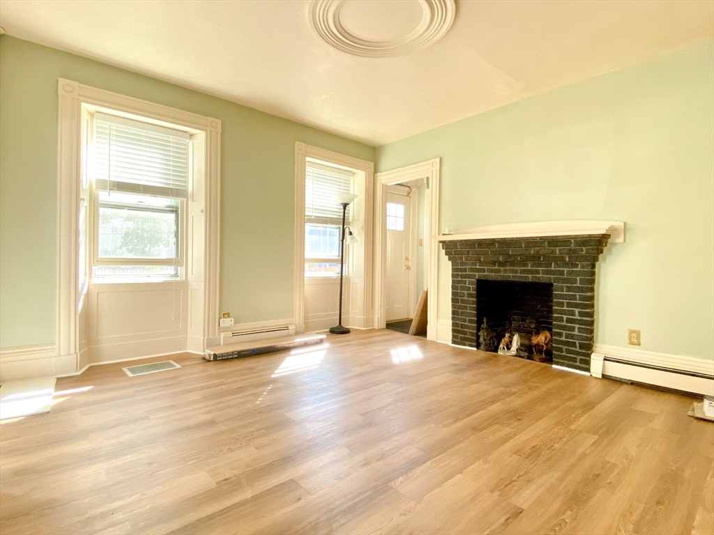 25 Main St, Framingham