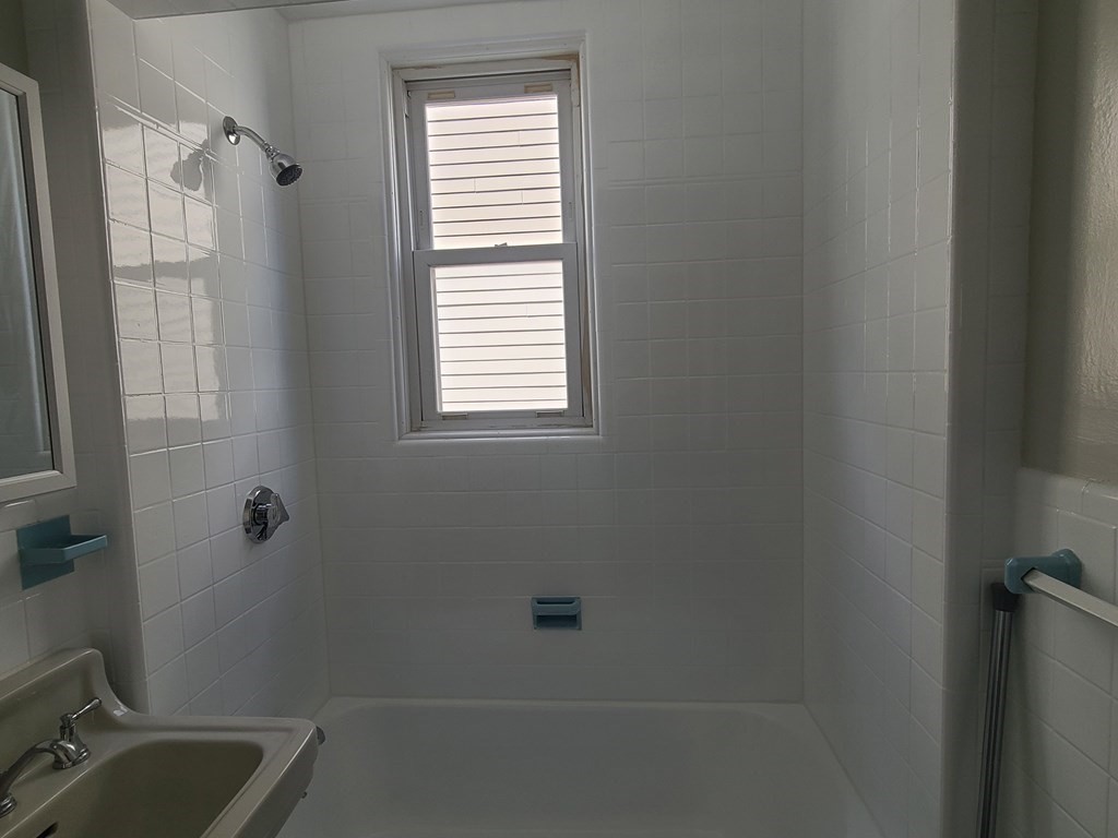 537 Beach St, Revere