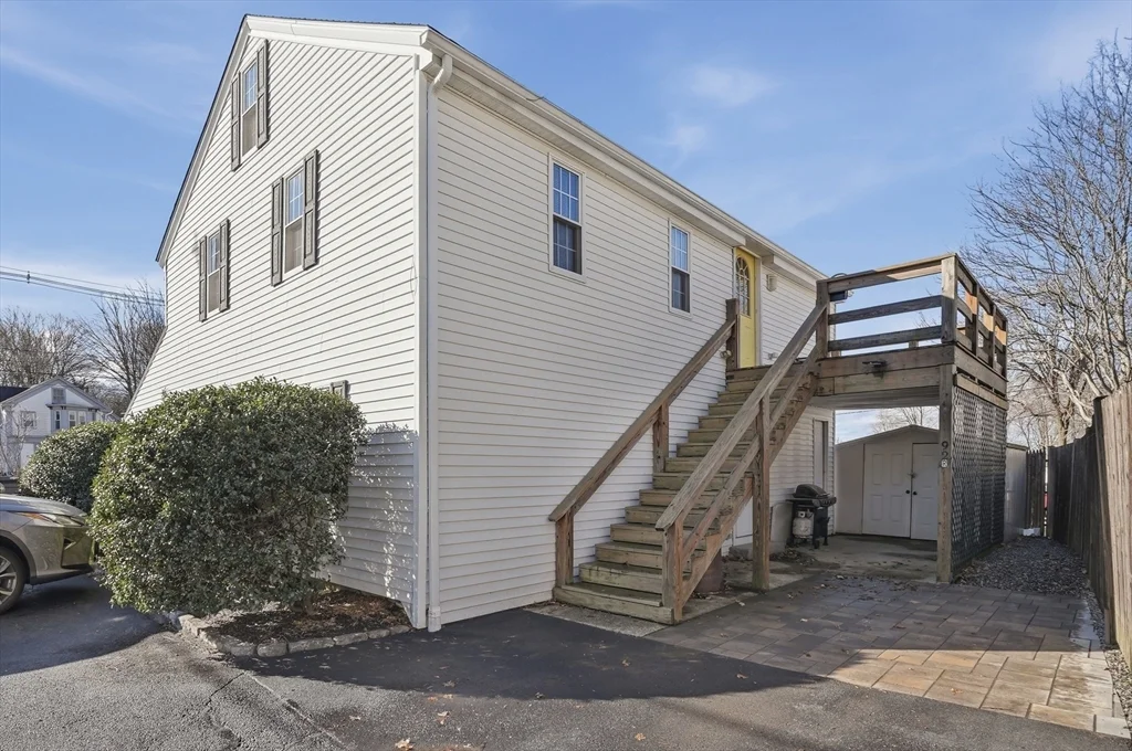 92 Main St, Hopkinton