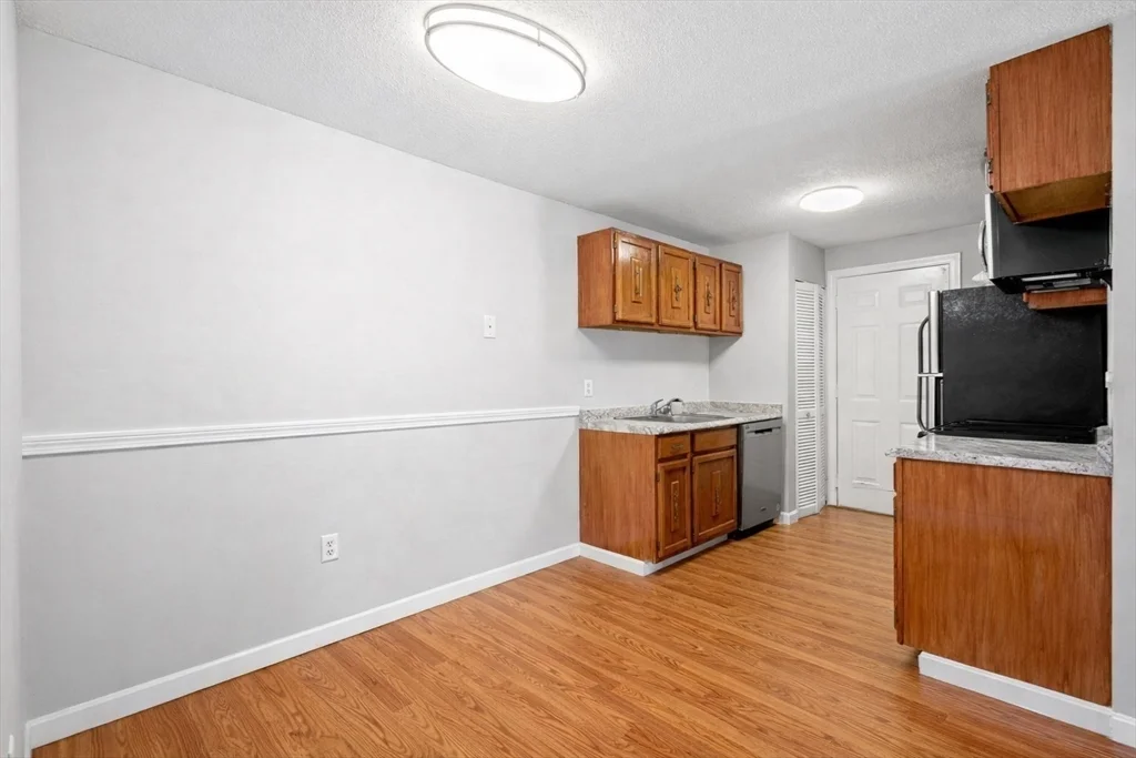 5 Thoreau Ct, Natick