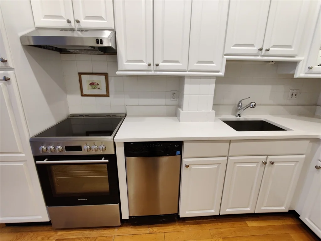 394 Marlborough St, Back Bay