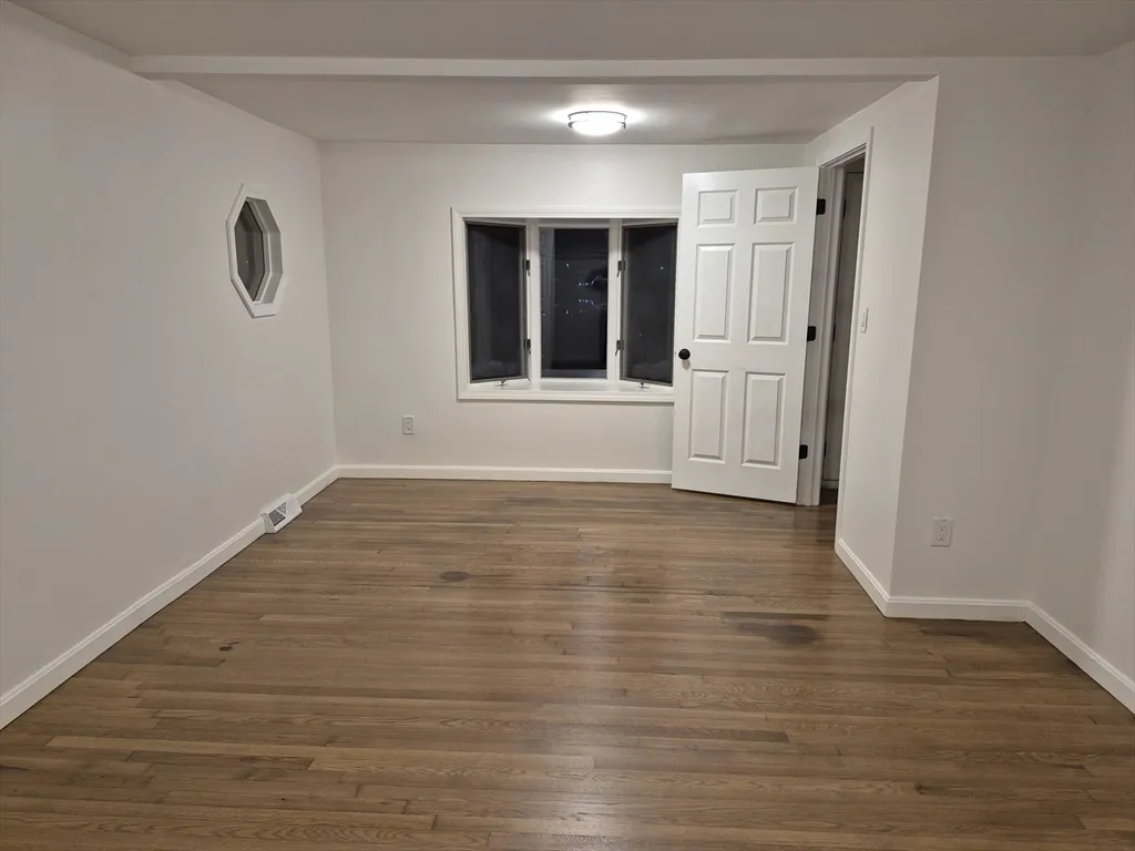 5 Lakeview Ave, Peabody