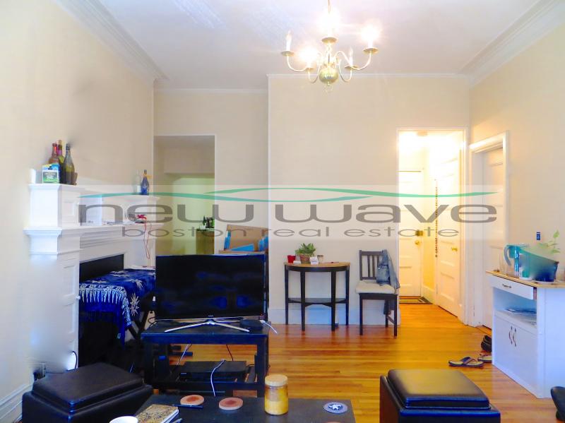 206 Commonwealth Ave, Back Bay