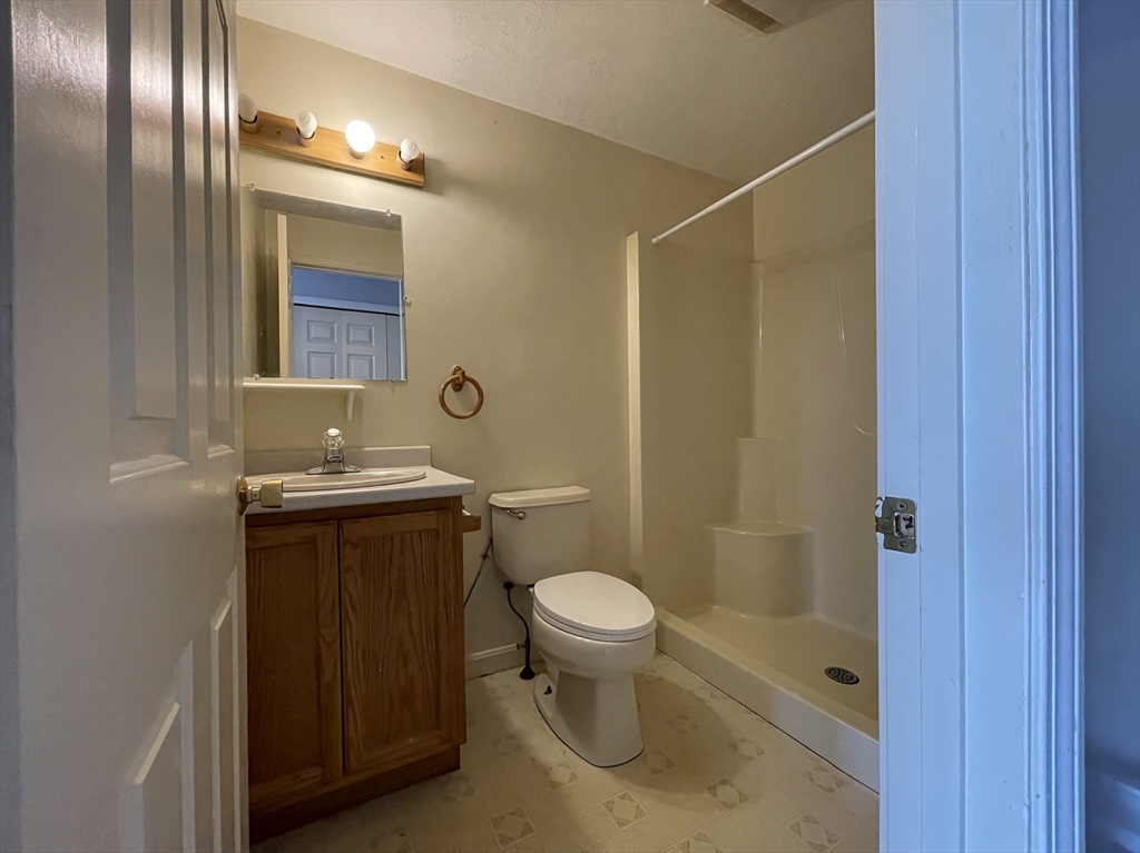 55 Ledgecrest Dr, Worcester