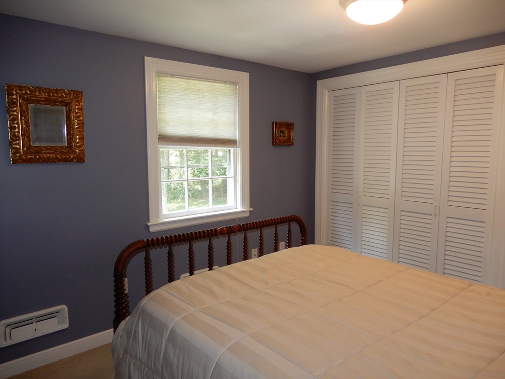 9 Fleetwood Dr, Norfolk