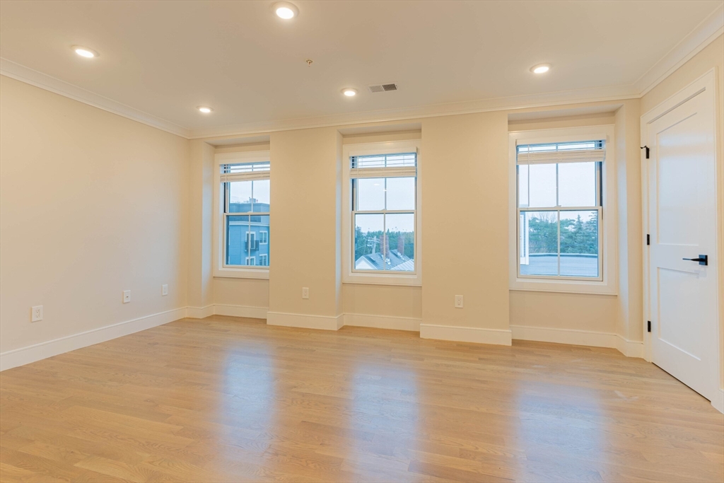 303 Maverick St, East Boston