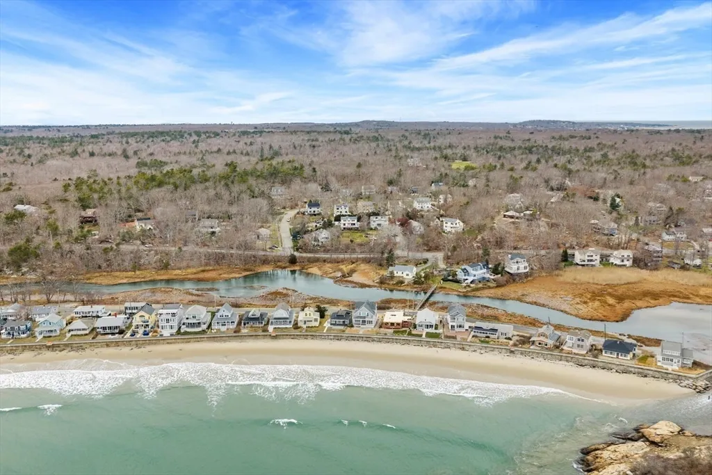 3 Sandpiper Ln, Long Beach