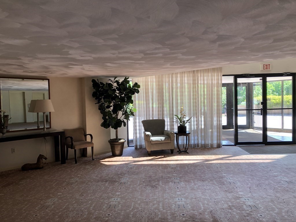 402 Paradise Rd, Swampscott