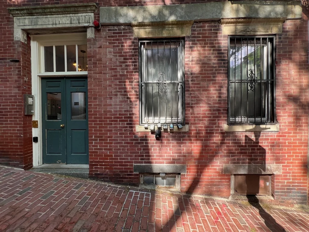 37 Garden St, Beacon Hill