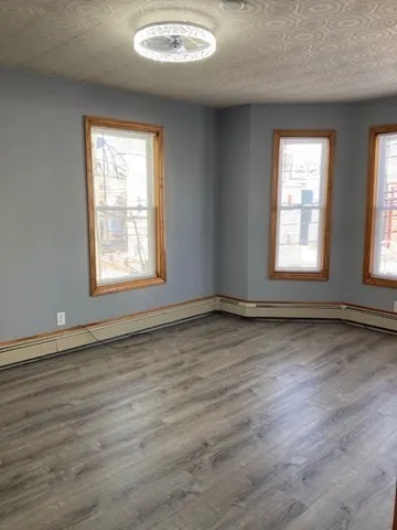 28 Lake St, Ward Two