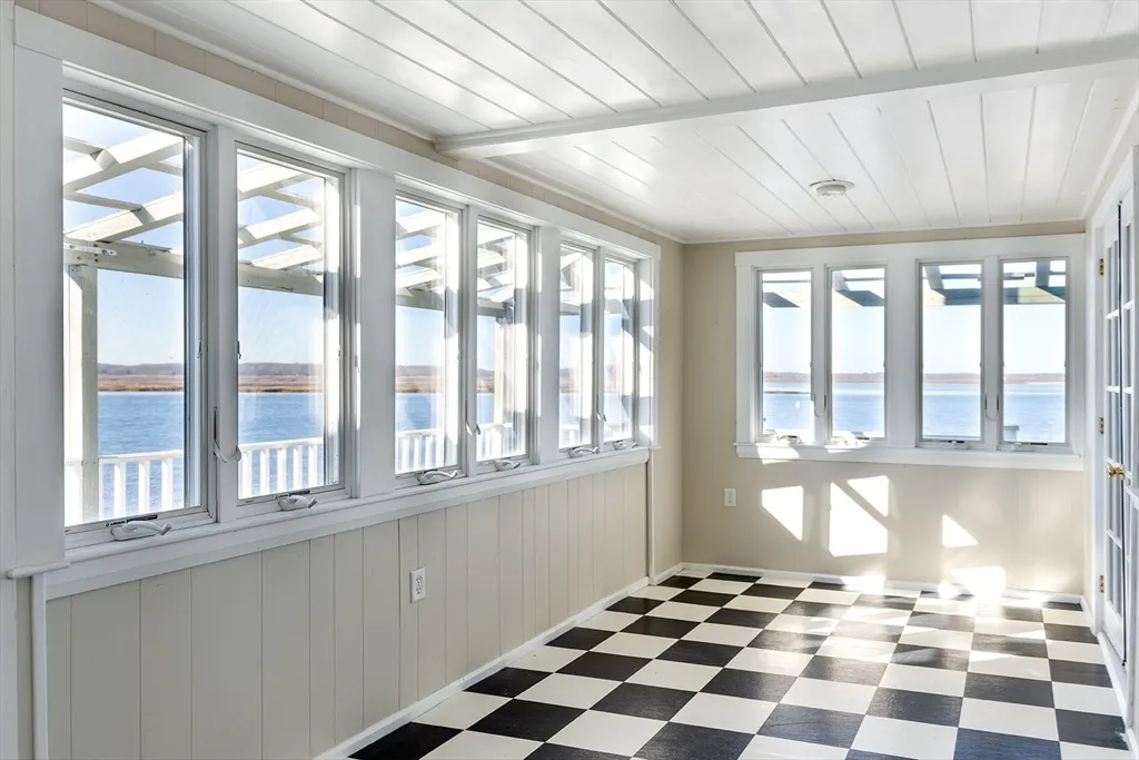 33 Eagle Hill Rd, Great Neck