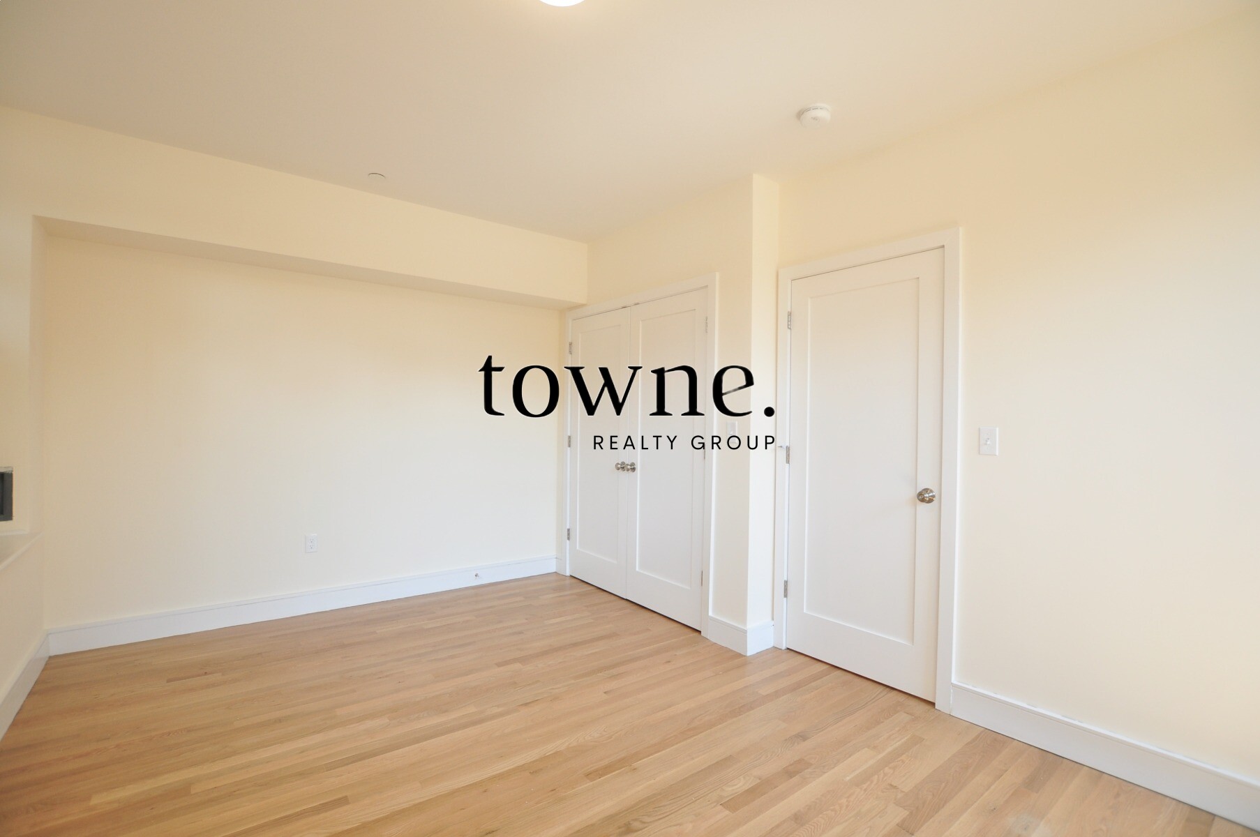 877 Beacon St, Fenway