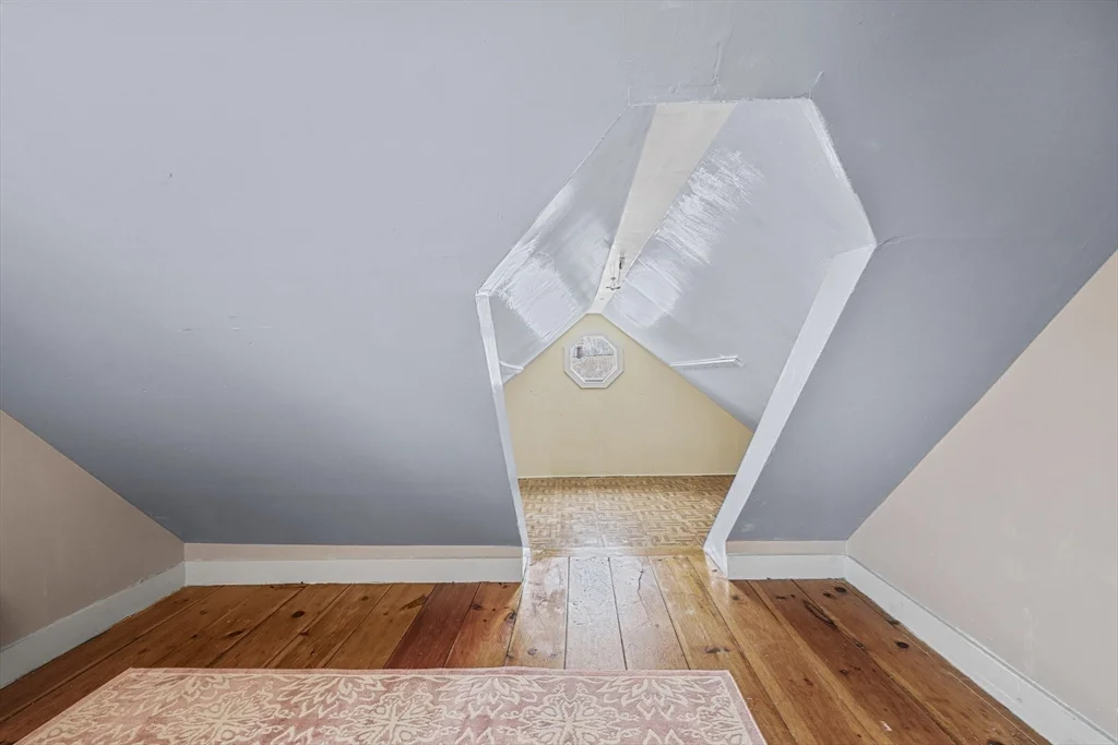 32 Beloit Rd, The Manor