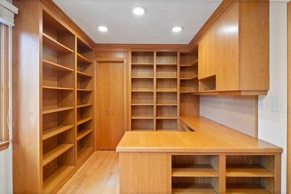 140 Paulson Rd, Waban