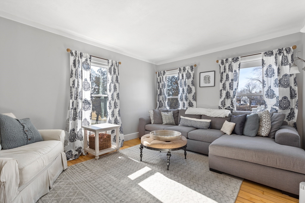 80 Dutcher St, Hopedale