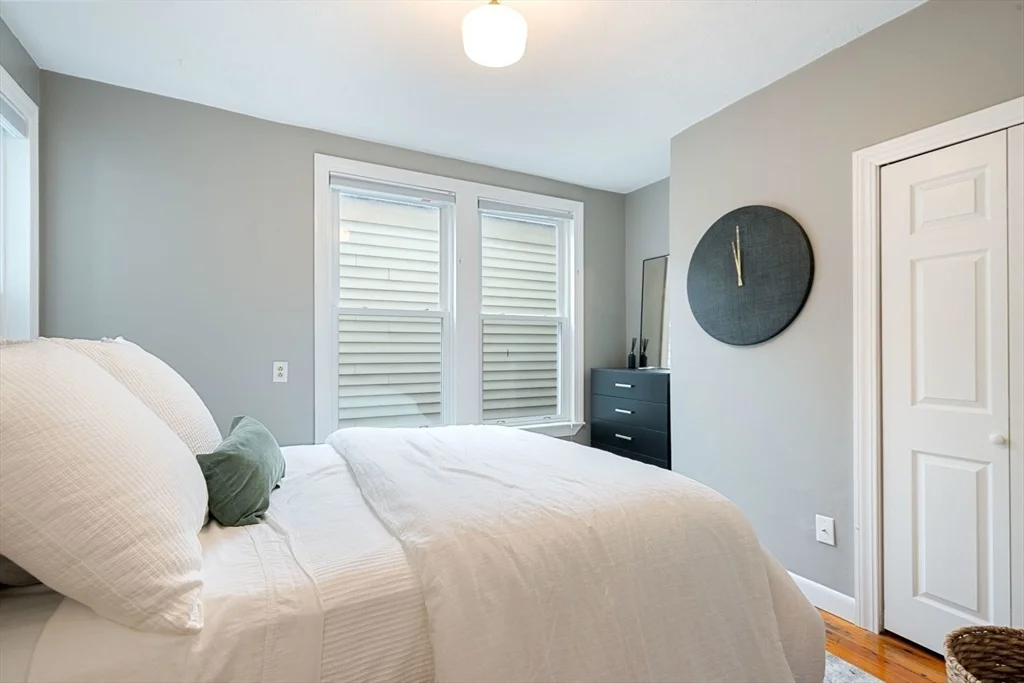 30 Oak St, Charlestown
