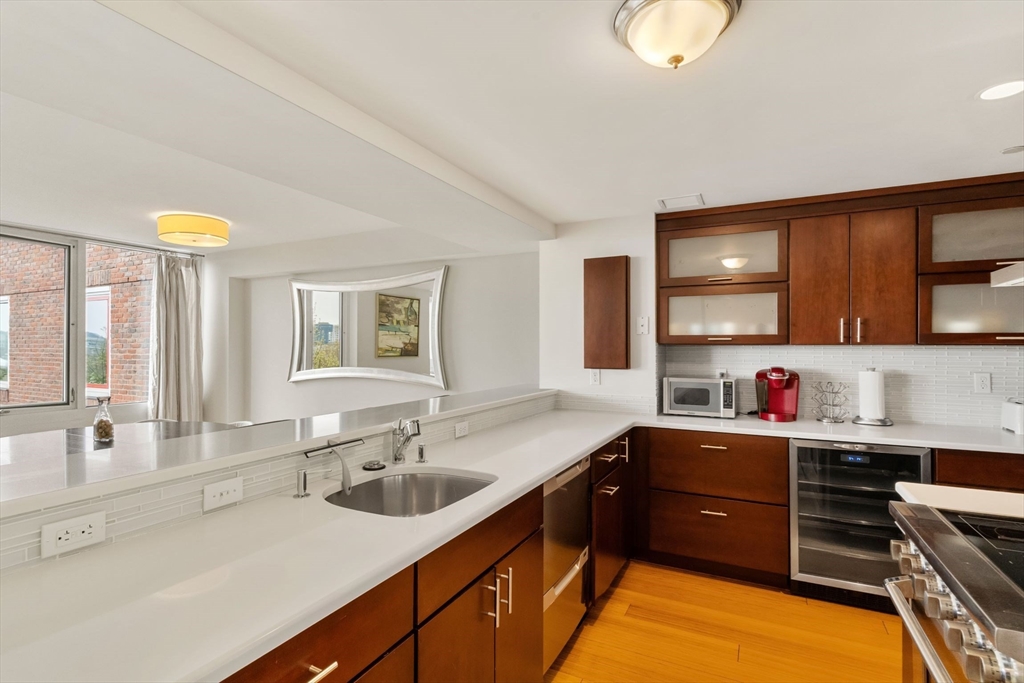 975 Memorial Dr, Harvard Square