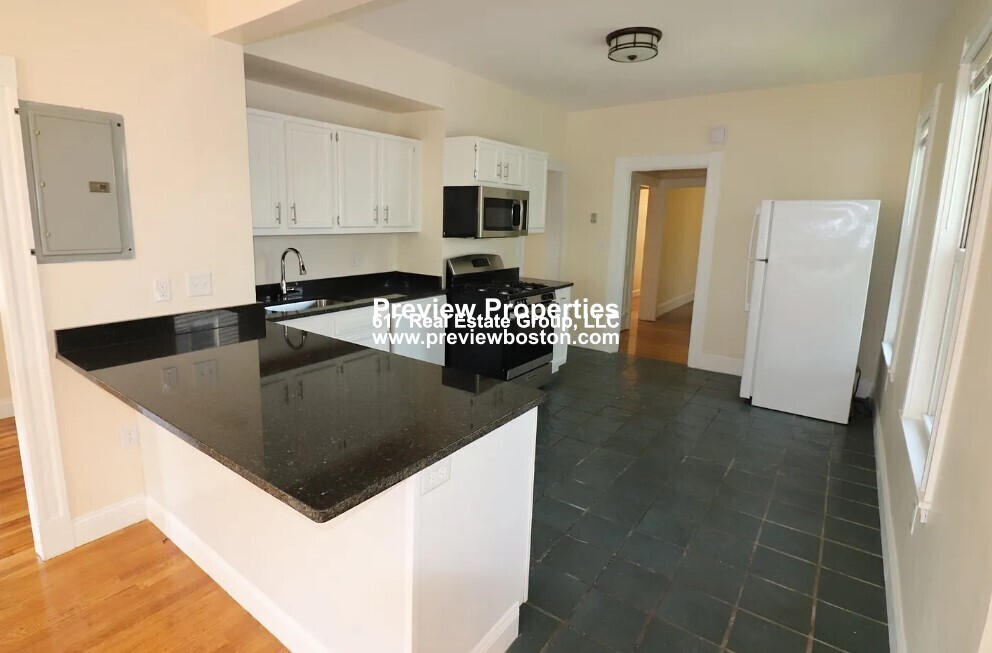 2572 Massachusetts Ave, North Cambridge