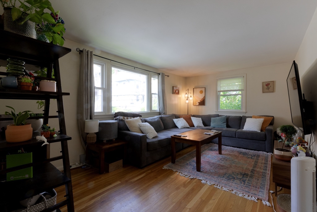 89 Brayton Rd, Oak Square