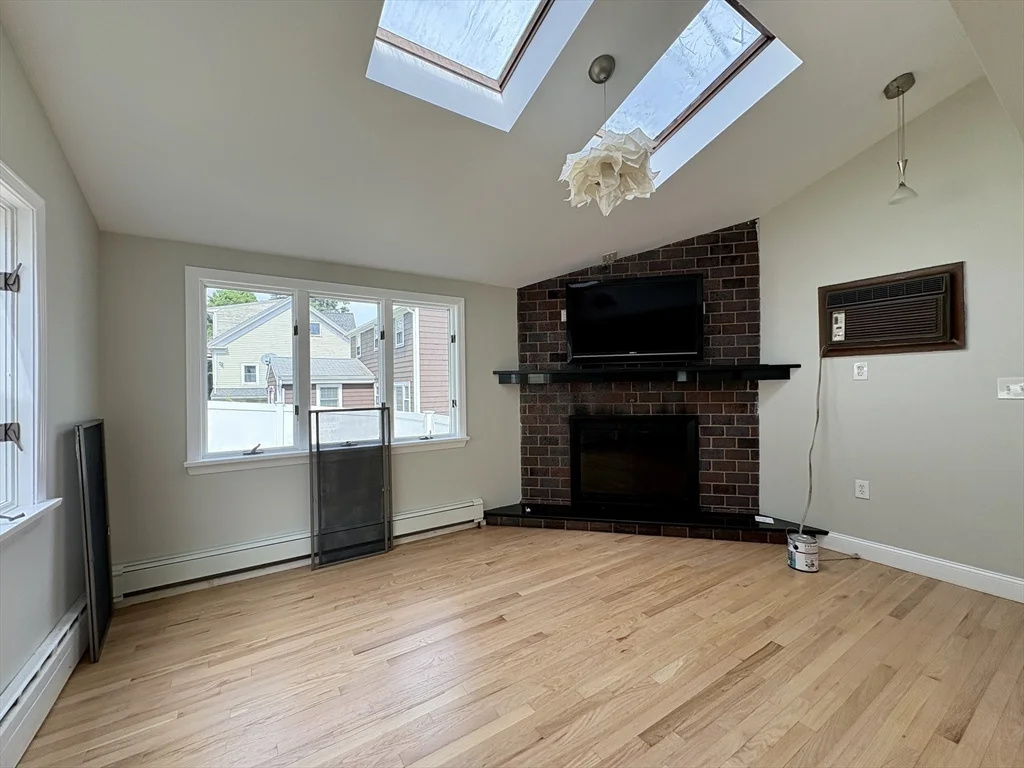 1318 Salem St, Malden