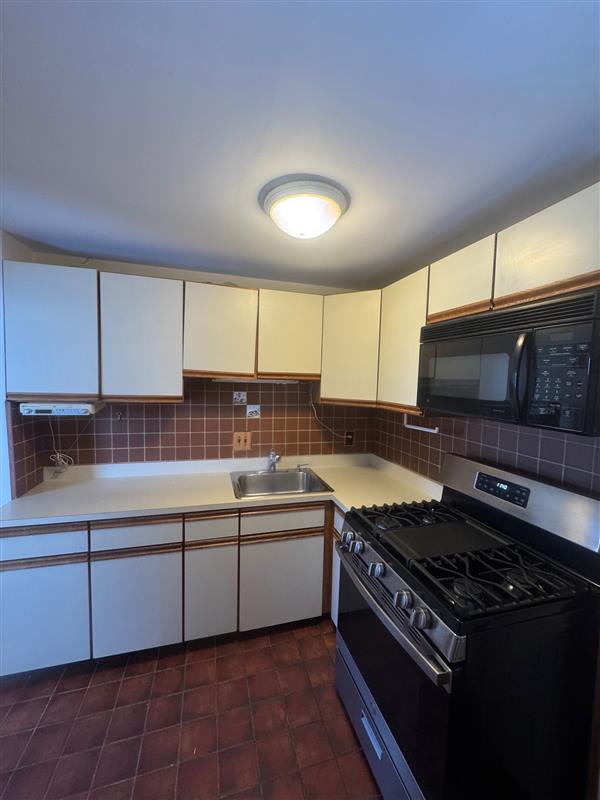 94 College Ave, Tufts