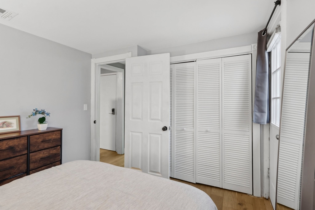 115 W 7th St, South Boston