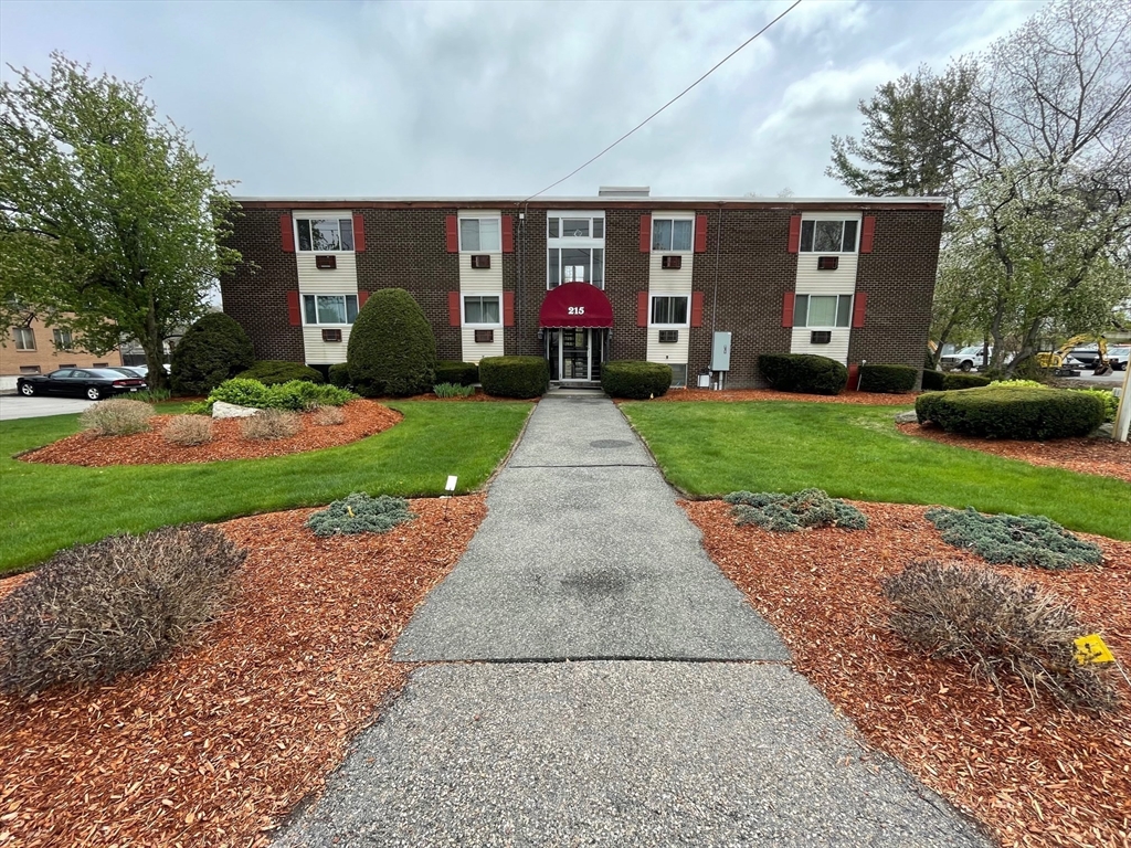 215 Chelmsford St, Chelmsford