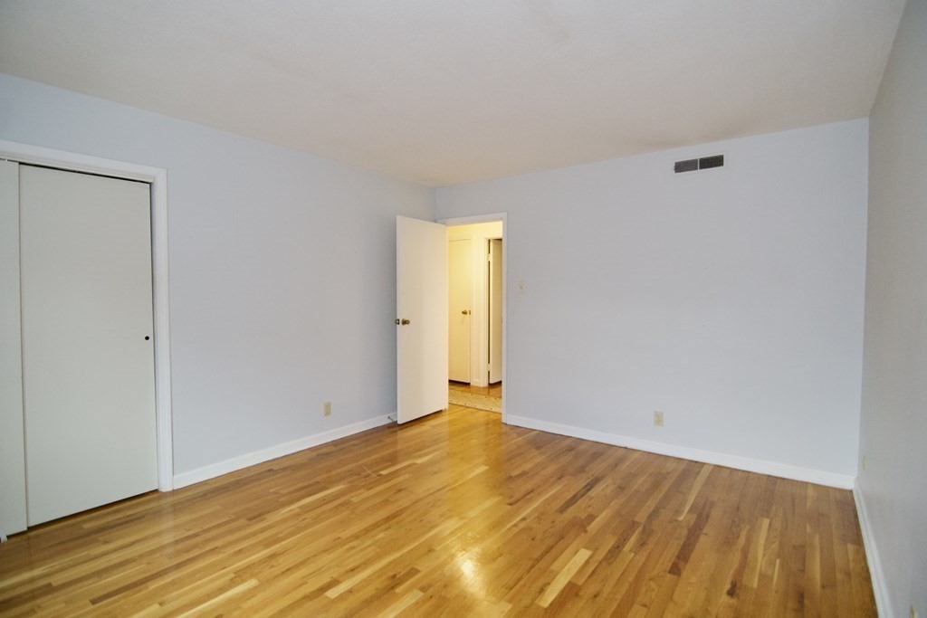 1157 Dickinson St, Forest Park