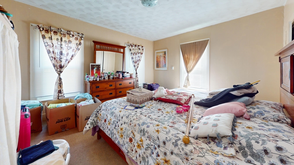 29 Dresser St, Southbridge