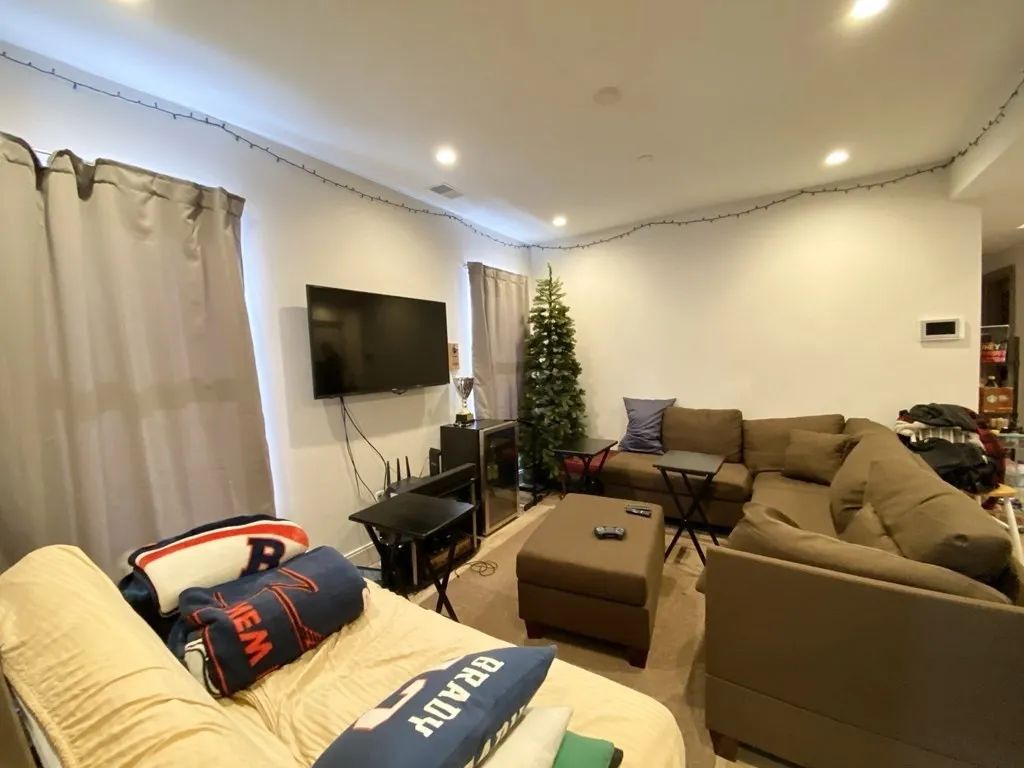 118 Buttonwood, Boston