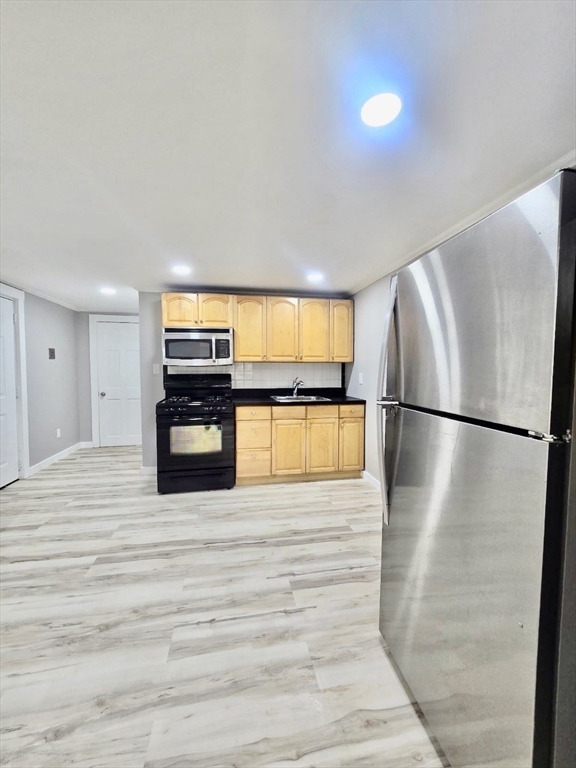 61 Gates St, South Boston