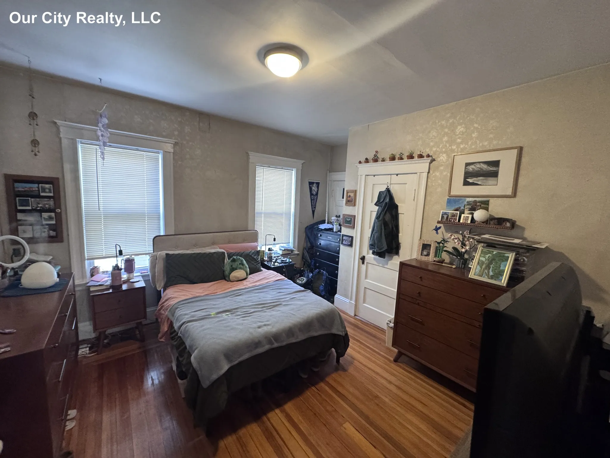 4 Aberdeen Rd, Powder House Square