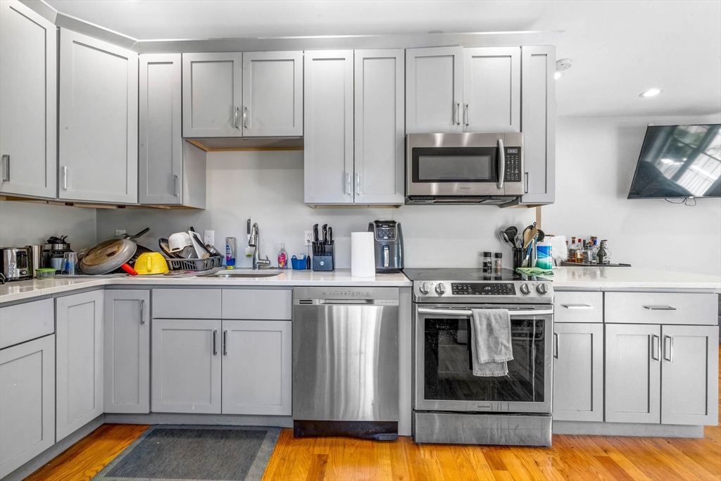 8 W Bellflower St, Dorchester