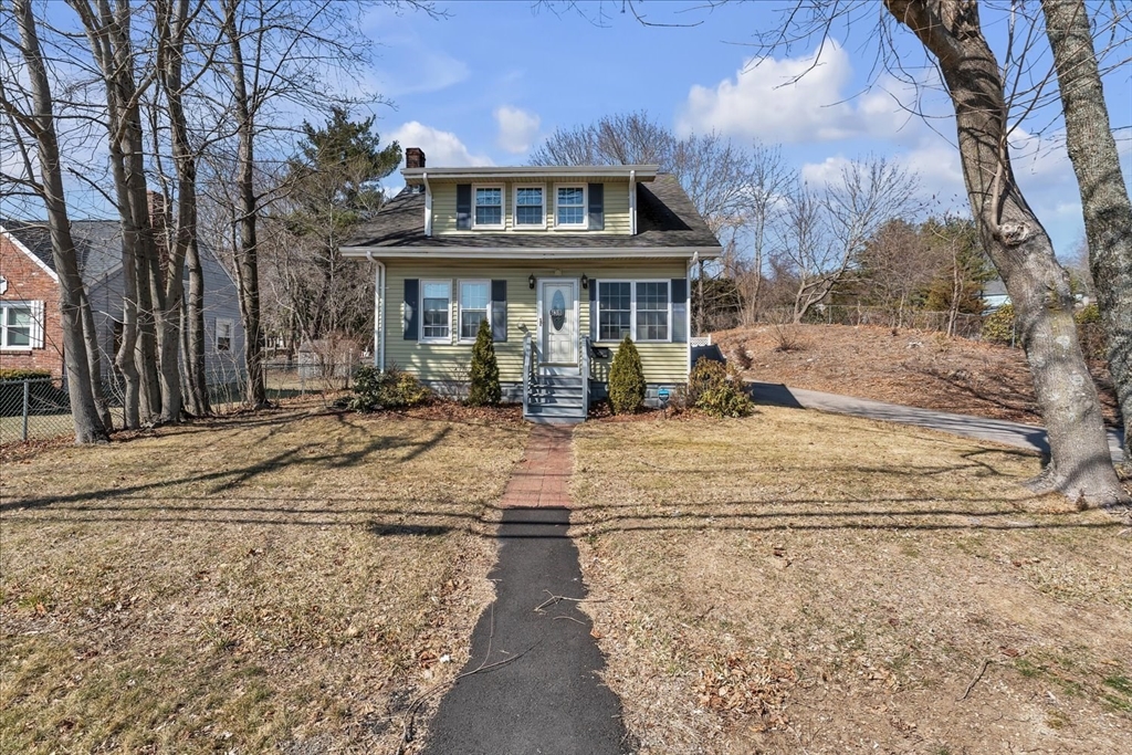 638 Main St, Walpole